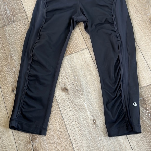 Lululemon Black & Purple Ruched Crop Leggings - Picture 3 of 9